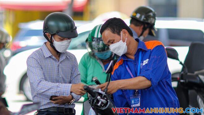 Giá xăng, dầu giảm hơn 1.000 đồng mỗi lít