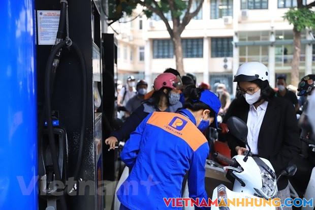 Đồng loạt tăng giá, xăng RON95-III lên ngưỡng 23.147 đồng mỗi lít