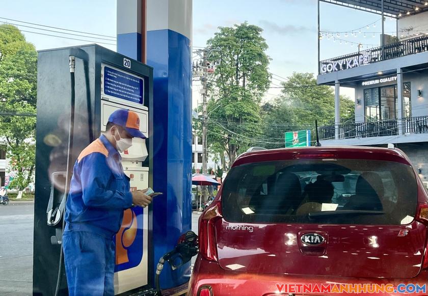 Chiều 13-2, giá xăng đồng loạt tăng, RON95 ở mức 23.760 đồng/lít