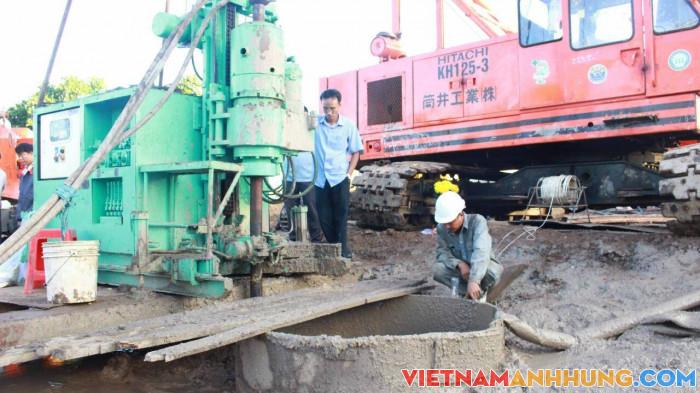 Công an vào cuộc vụ bé trai lọt ống cọc bê tông ở Đồng Tháp