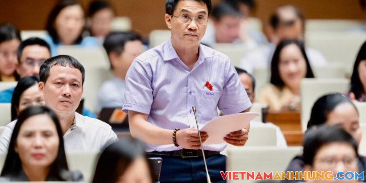 Nâng hạn tuổi phục vụ của sĩ quan, công nhân công an là phù hợp và cần thiết