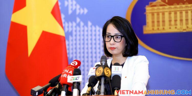 Yêu cầu Philippines xử lý nghiêm vụ xé cờ Việt Nam